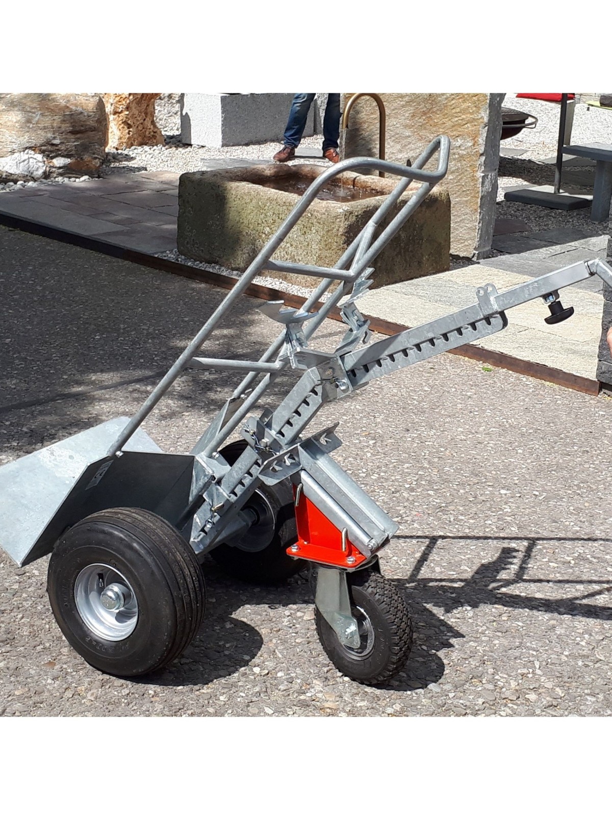 Diable de manutention - support de pied repliable avec roue