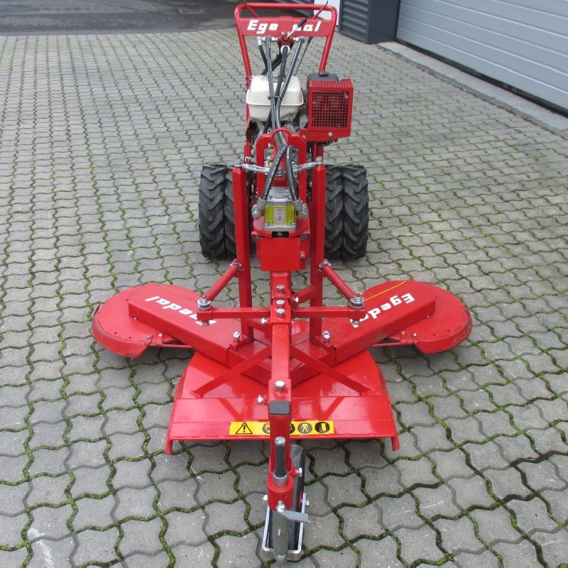 Girobroyeur avec mulcheur central et de tetes