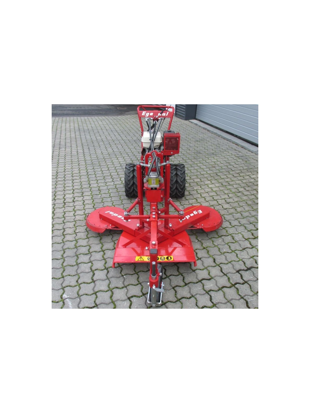 Girobroyeur avec mulcheur central et de tetes